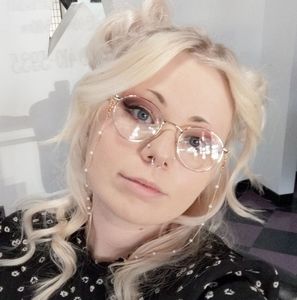 Meet your Posher, Holly